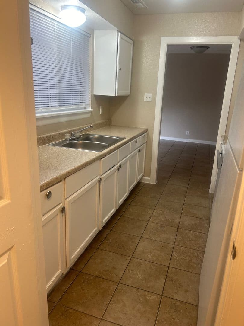 Arlington Apartment: 1676 Carter Drive