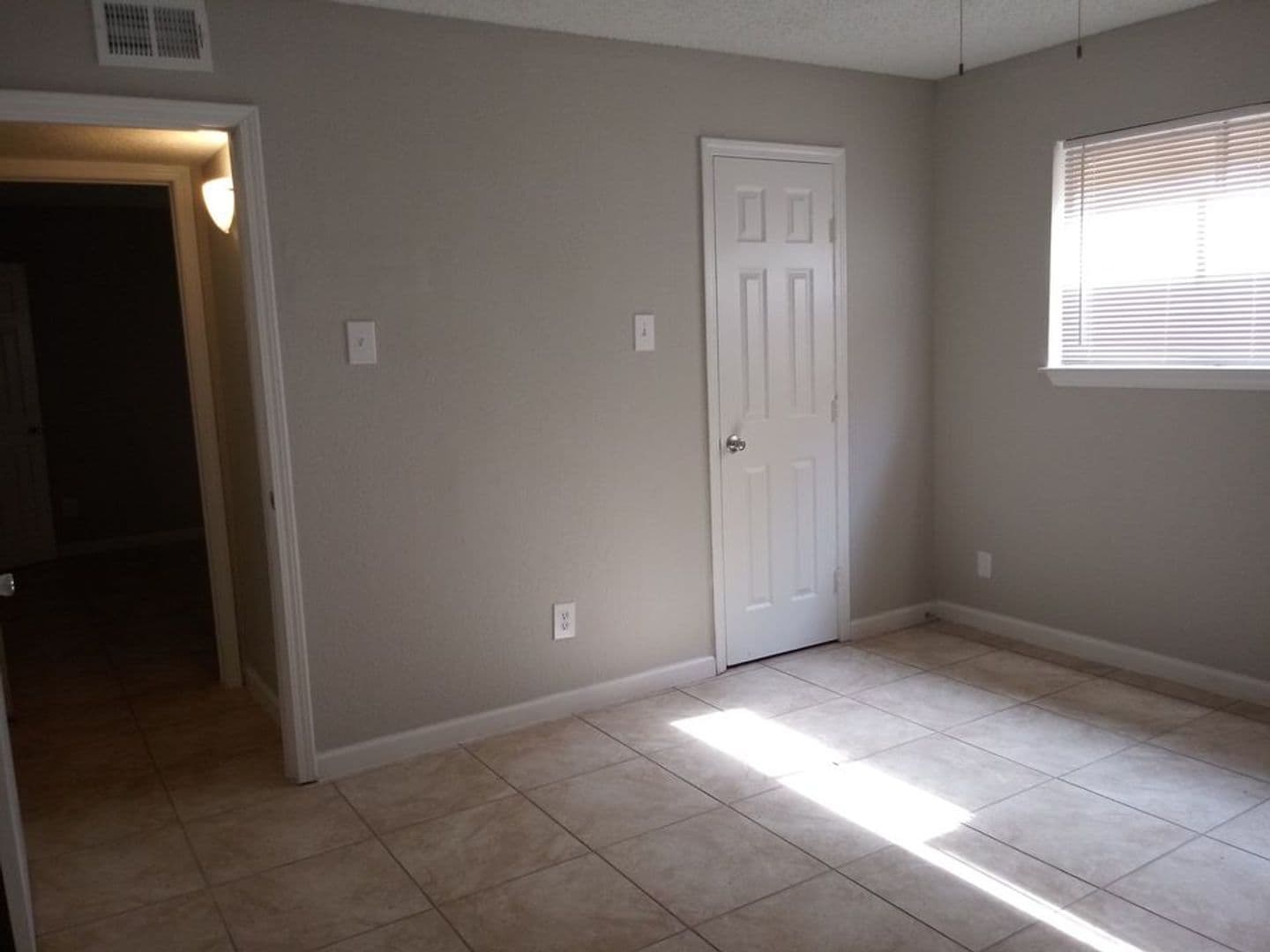 San Antonio Apartment: 462 Utopia Lane