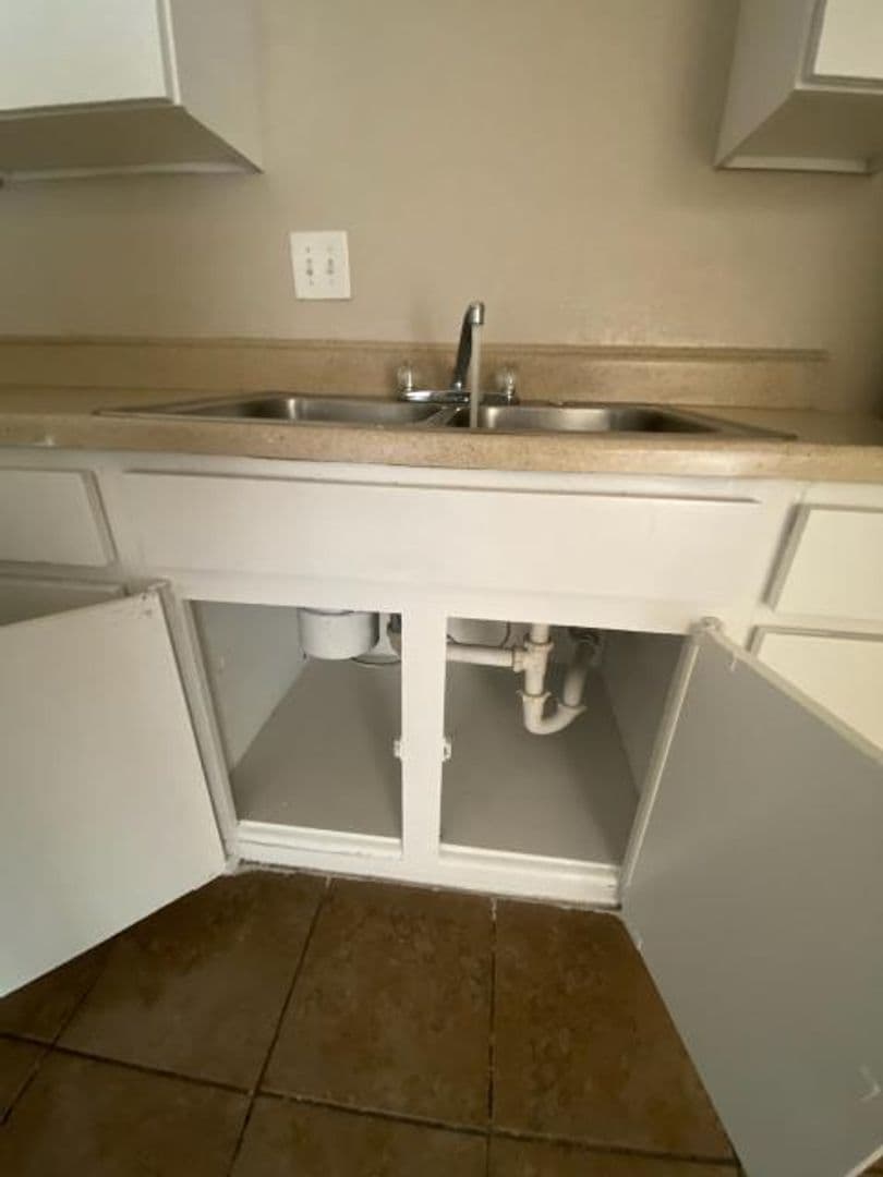 Arlington Apartment: 1676 Carter Drive