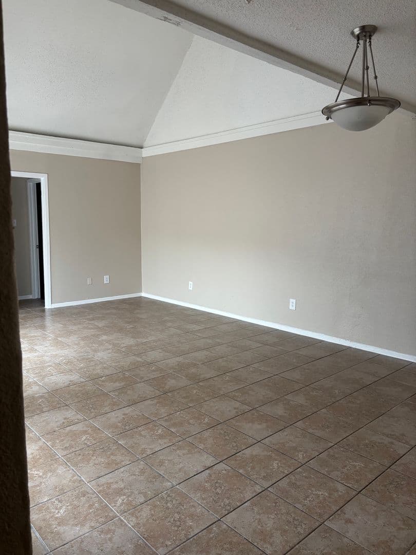 Arlington Apartment: 1676 Carter Drive