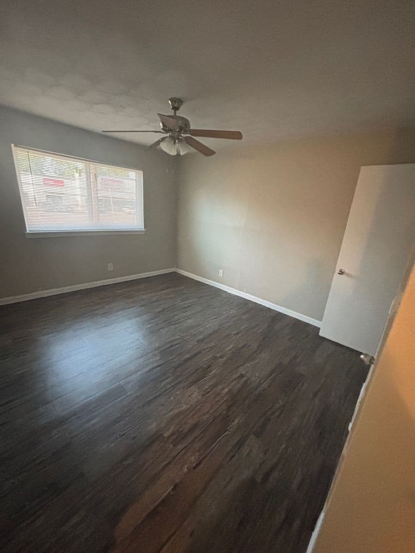 Garland Apartment: 1520 W Kingsley Rd