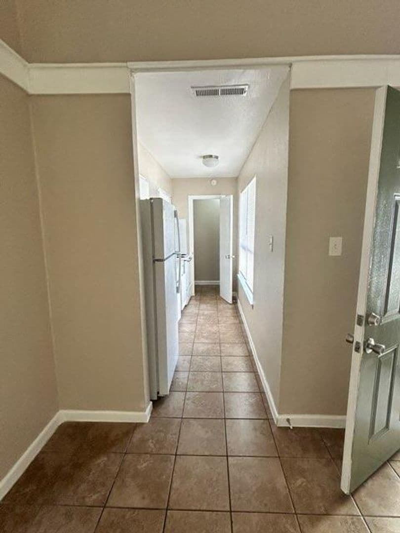 Arlington Apartment: 1676 Carter Drive