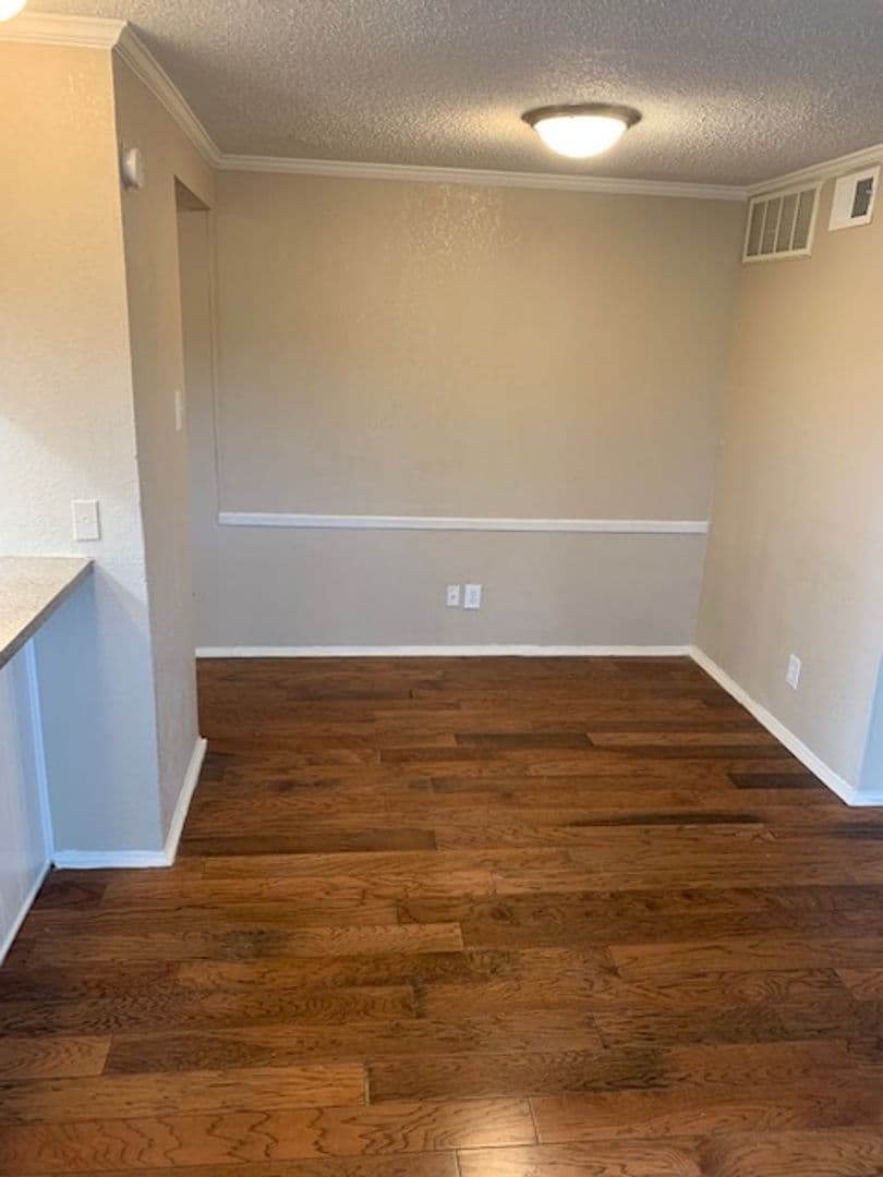 Dallas Apartment: 9874 Dale Crest Dr