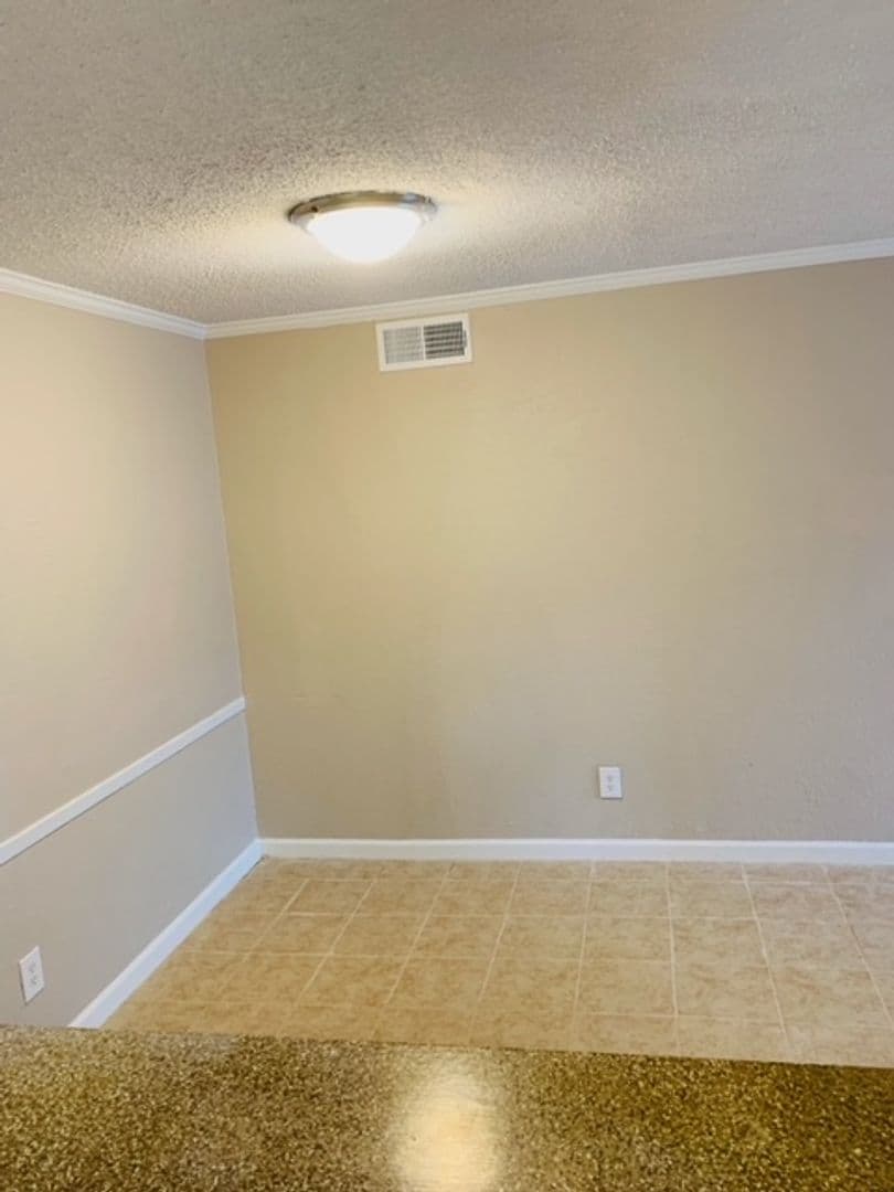 Dallas Apartment: 9874 Dale Crest Dr