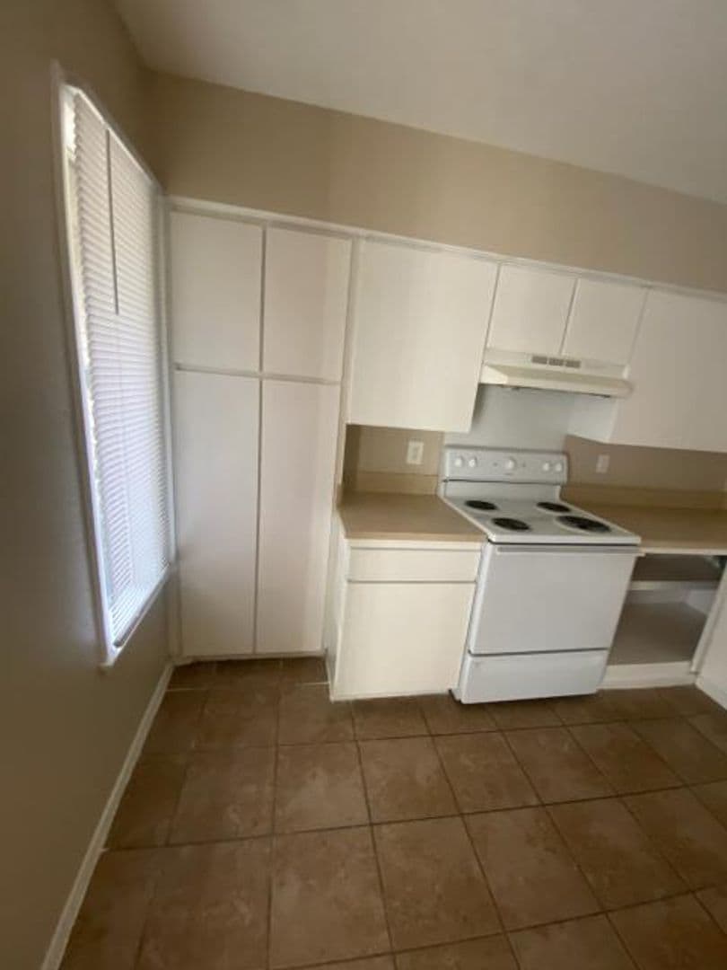 Arlington Apartment: 1676 Carter Drive