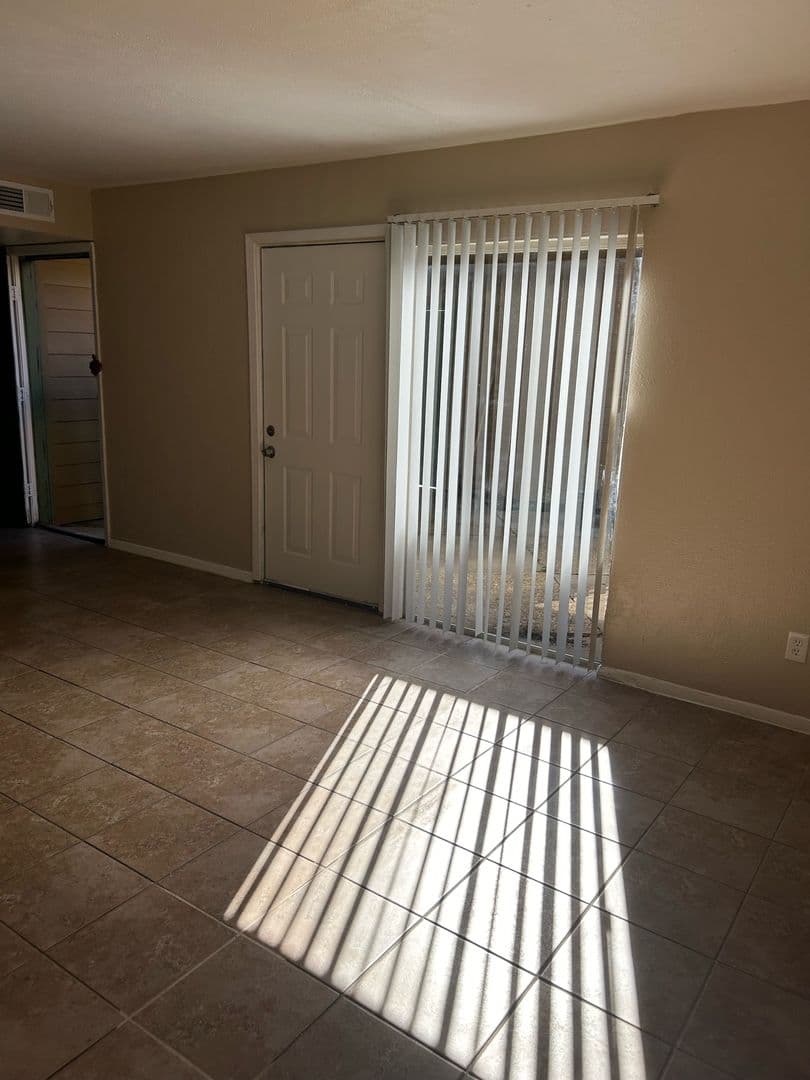 Arlington Apartment: 1676 Carter Drive