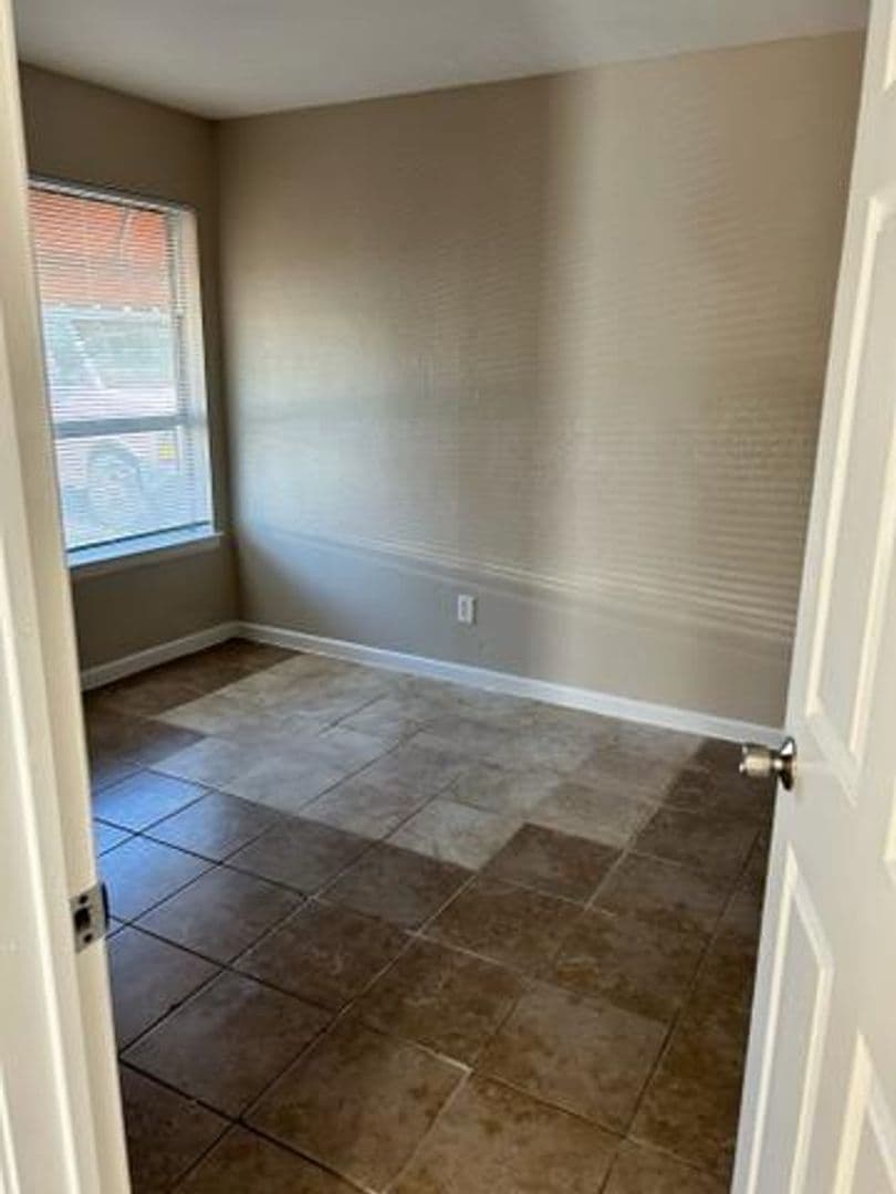 Arlington Apartment: 1676 Carter Drive