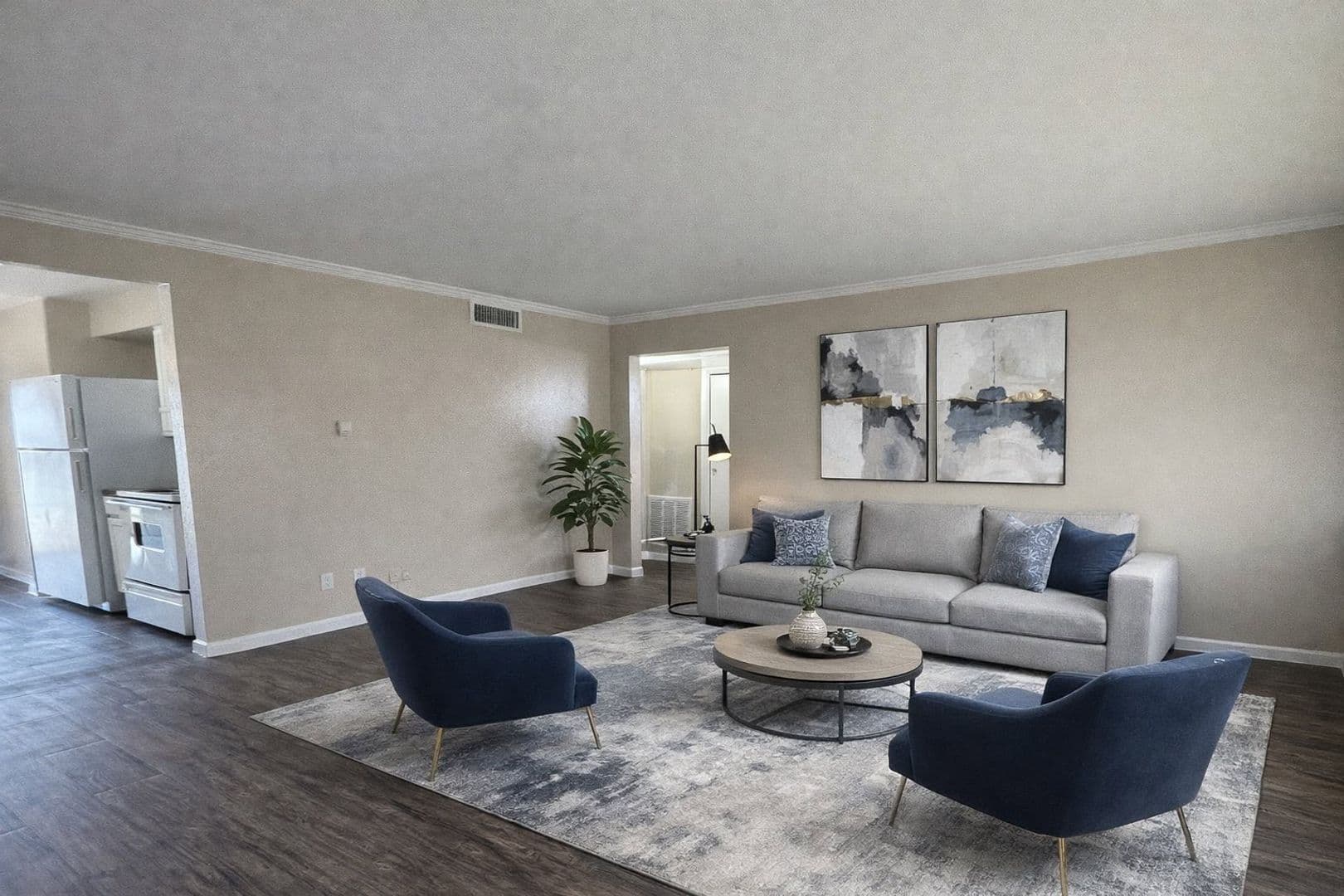 Dallas Apartment: 1441 N Jim Miller Rd