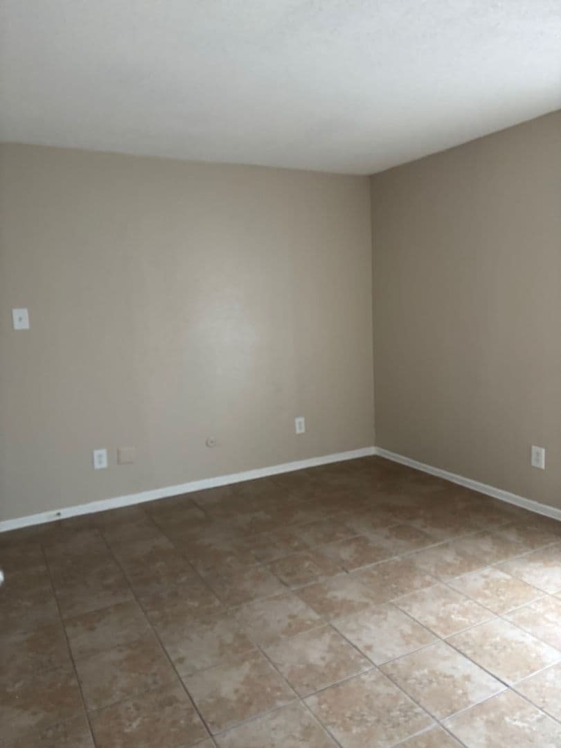 Arlington Apartment: 1676 Carter Drive