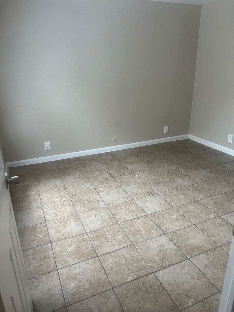 Arlington Apartment: 1676 Carter Drive
