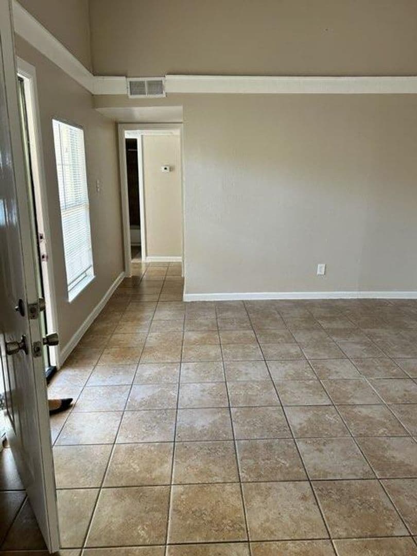 Arlington Apartment: 1676 Carter Drive