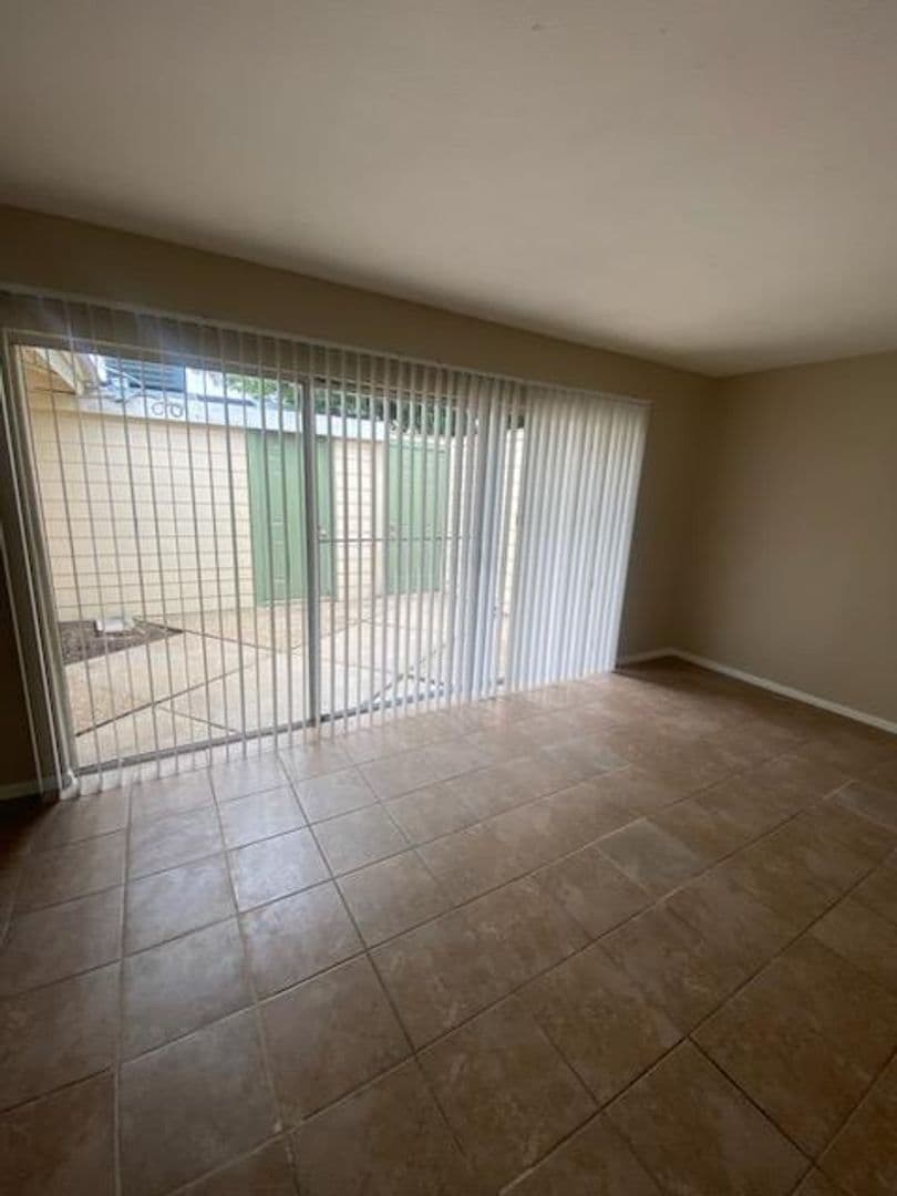 Arlington Apartment: 1676 Carter Drive