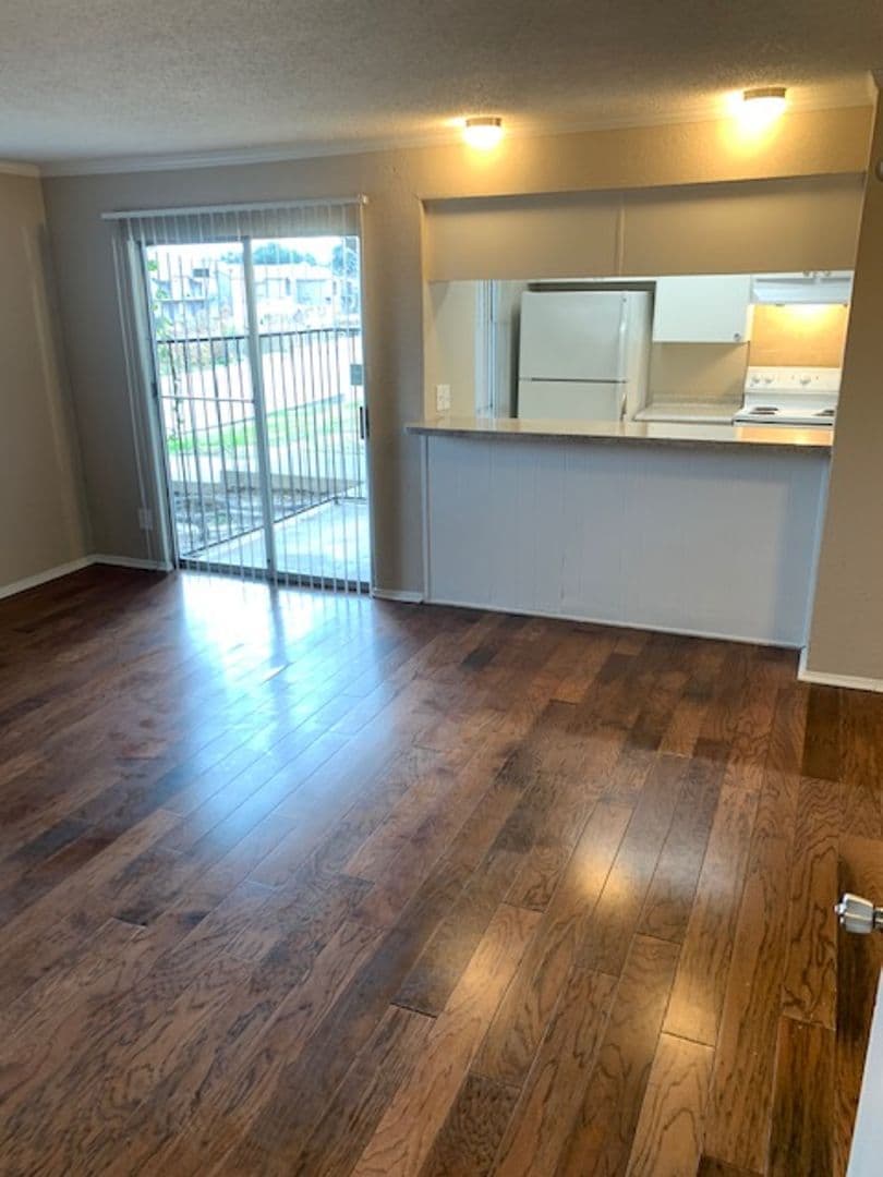 Dallas Apartment: 9874 Dale Crest Dr