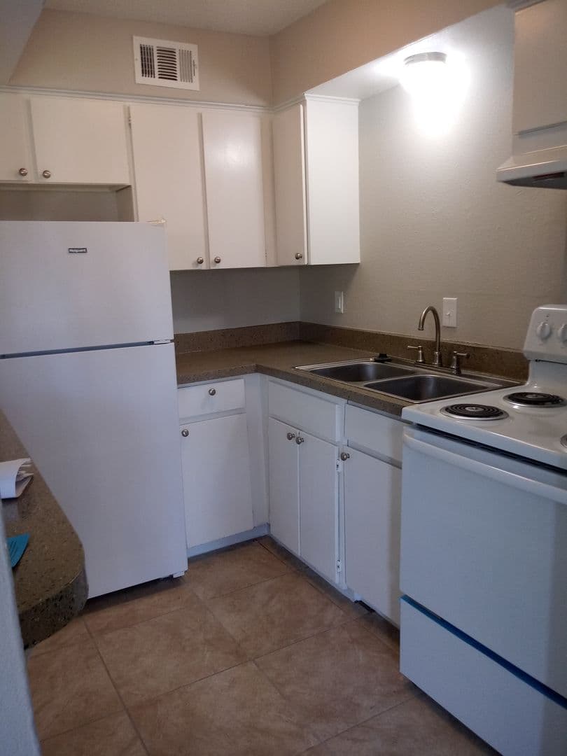 San Antonio Apartment: 462 Utopia Lane