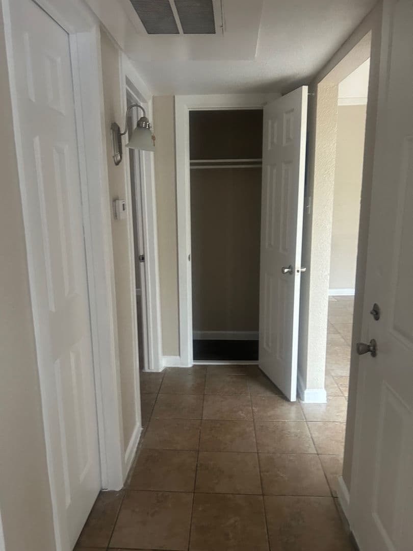 Arlington Apartment: 1676 Carter Drive