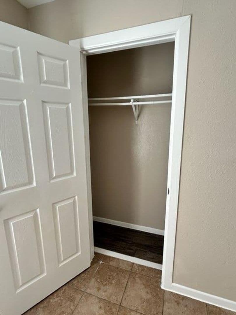 Arlington Apartment: 1676 Carter Drive