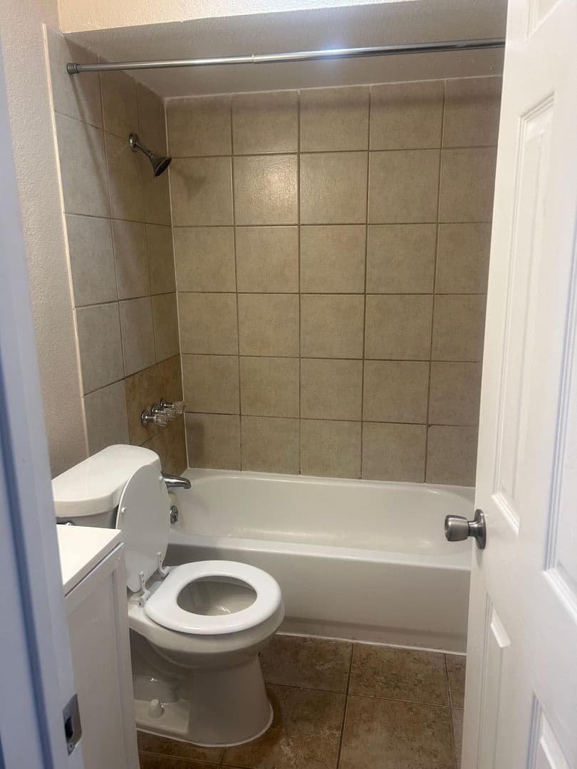 Arlington Apartment: 1676 Carter Drive