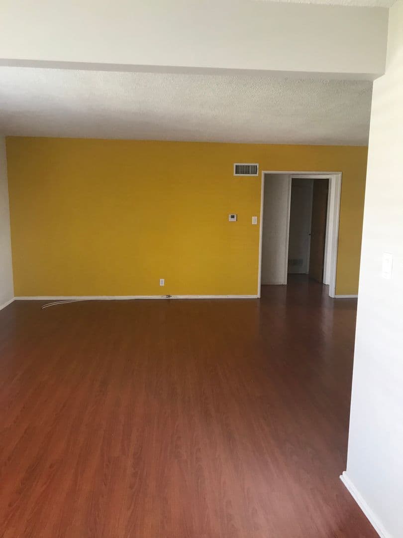 Los Angeles Apartment: 5008 W. 58th Place