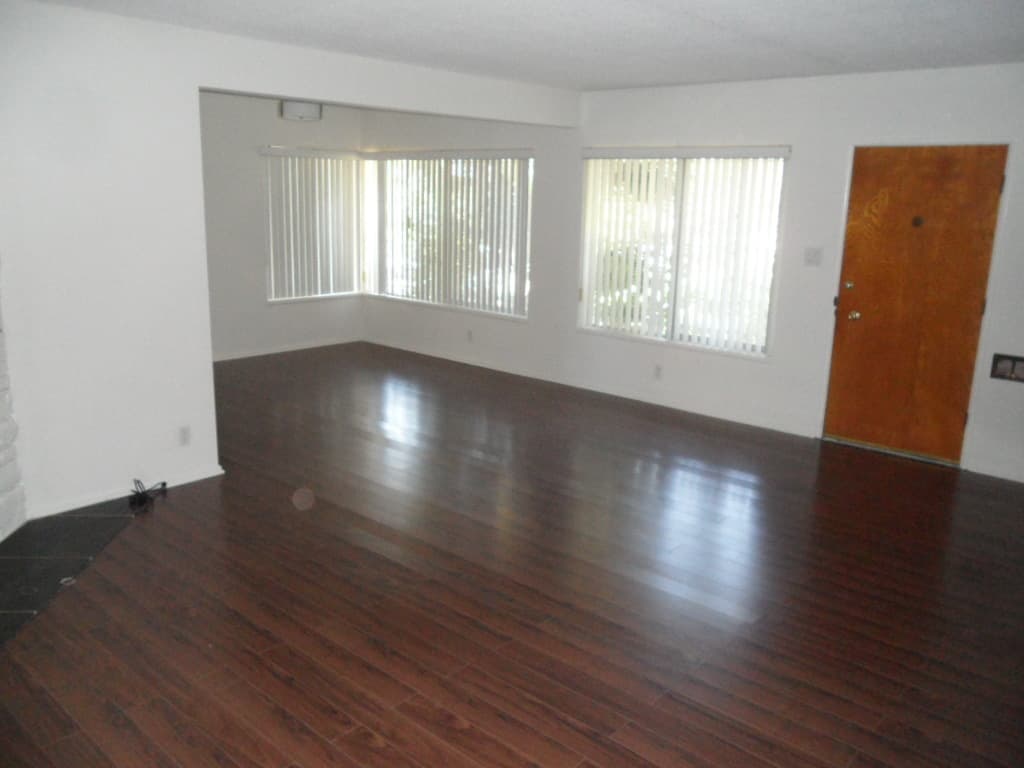 Los Angeles Apartment: 5008 W. 58th Place