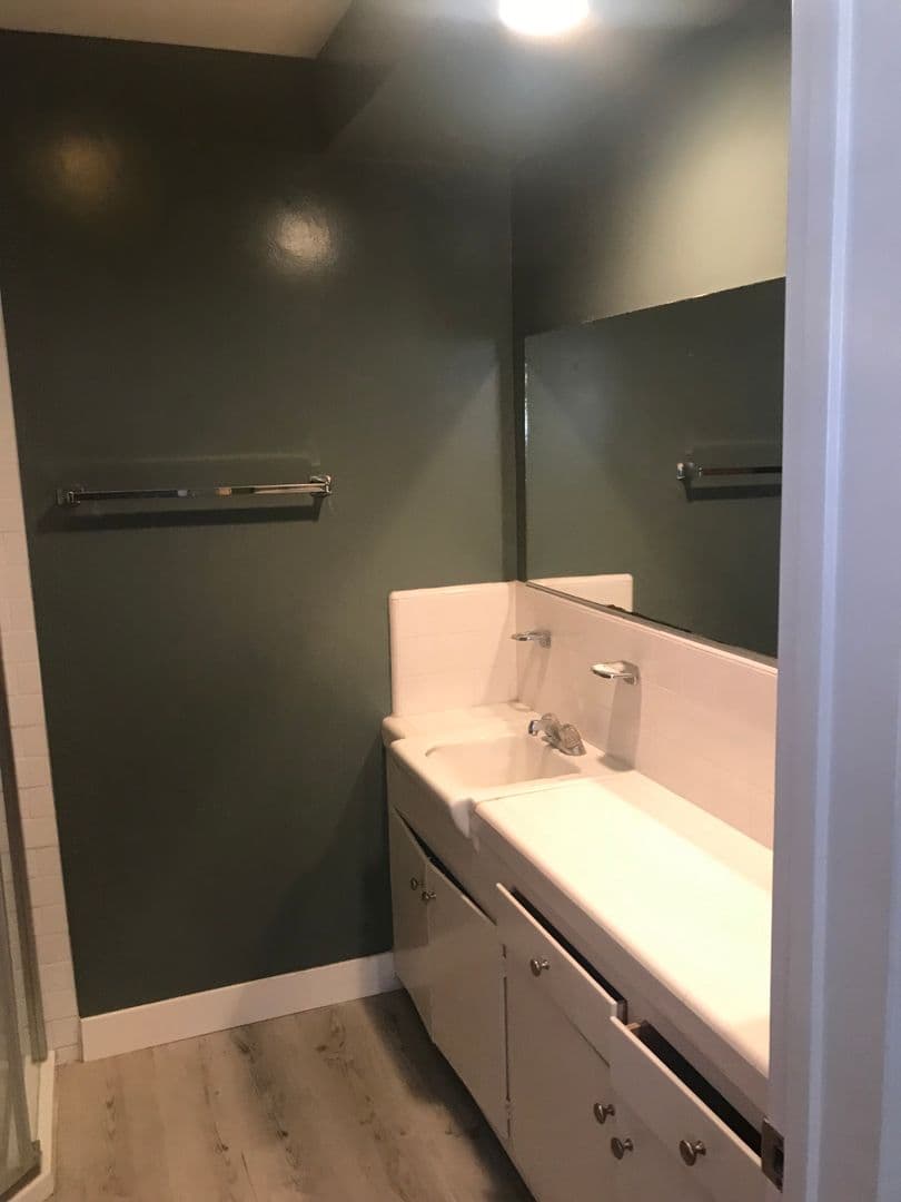 Los Angeles Apartment: 5008 W. 58th Place