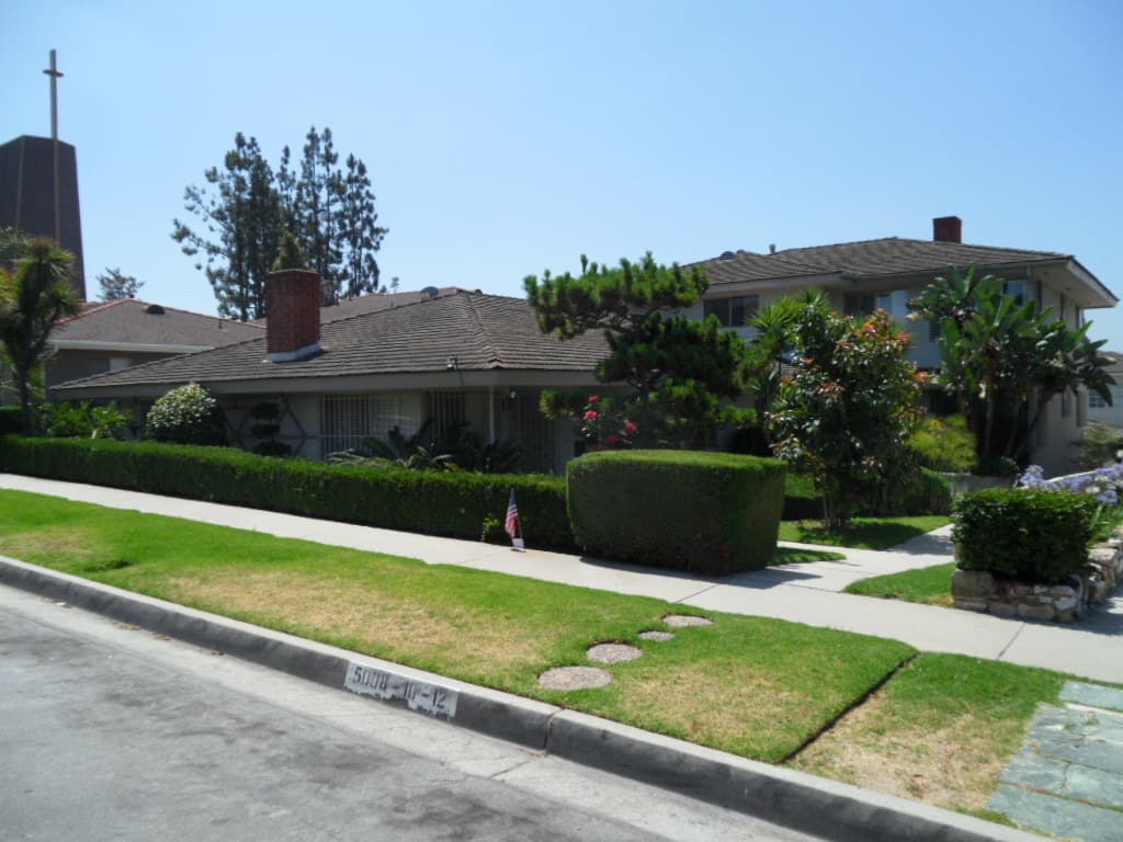 Los Angeles Apartment: 5008 W. 58th Place