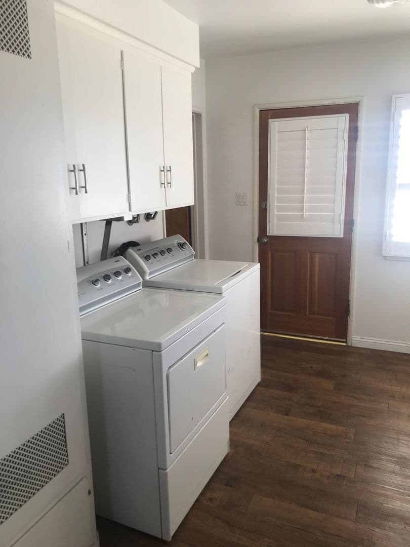 Los Angeles Apartment: 5008 W. 58th Place