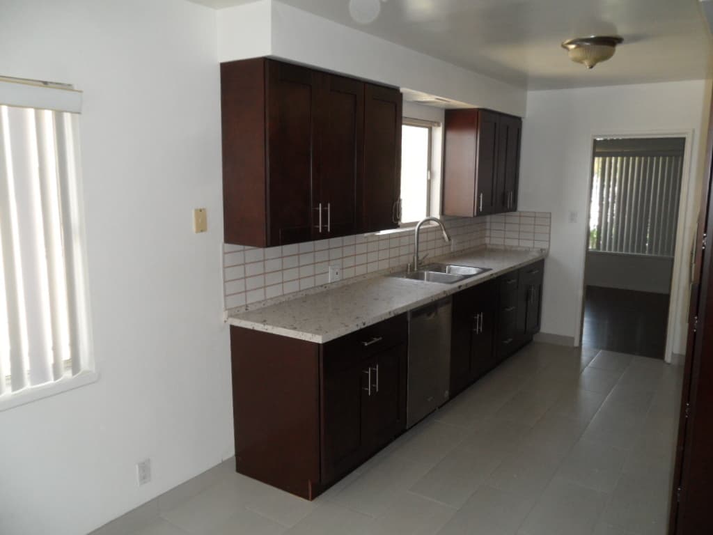 Los Angeles Apartment: 5008 W. 58th Place