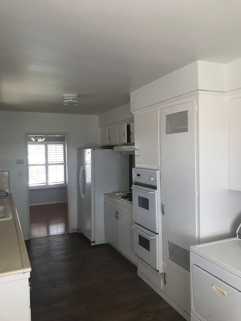 Los Angeles Apartment: 5008 W. 58th Place