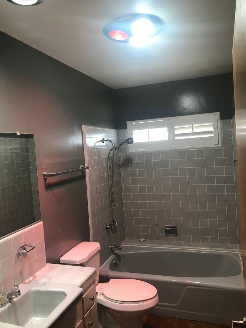 Los Angeles Apartment: 5008 W. 58th Place