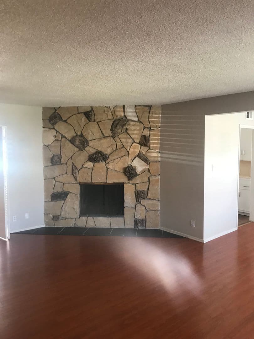 Los Angeles Apartment: 5008 W. 58th Place