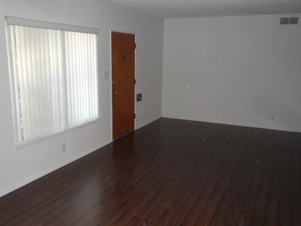 Los Angeles Apartment: 5008 W. 58th Place