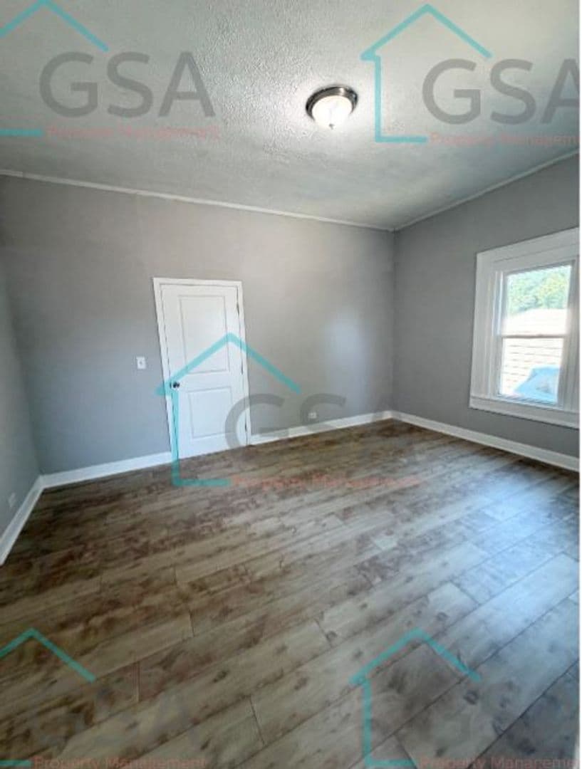 Greenville Apartment: -
