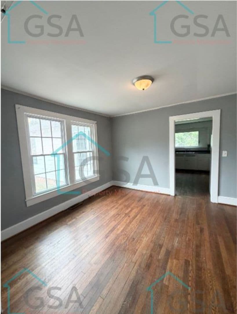 Greenville Apartment: -