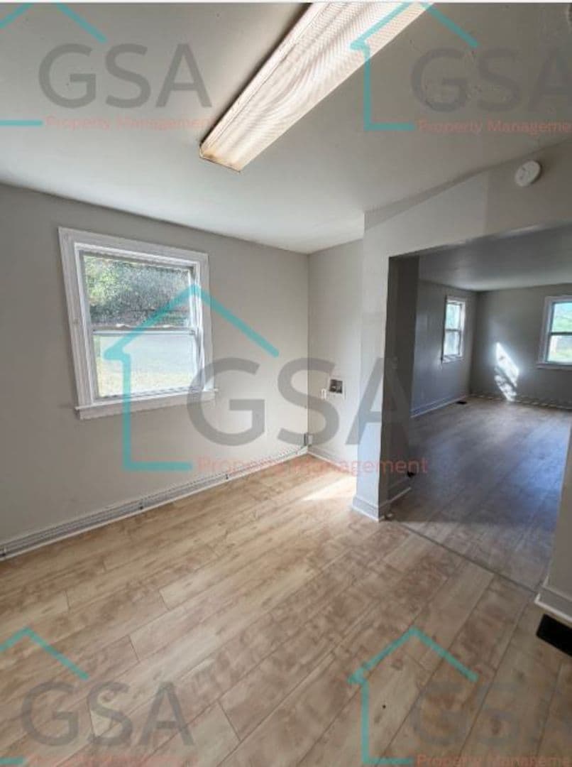 Greenville Apartment: _,_