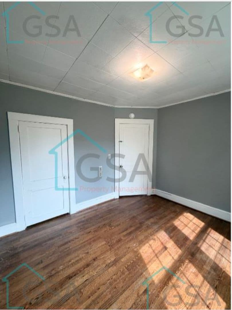 Greenville Apartment: -