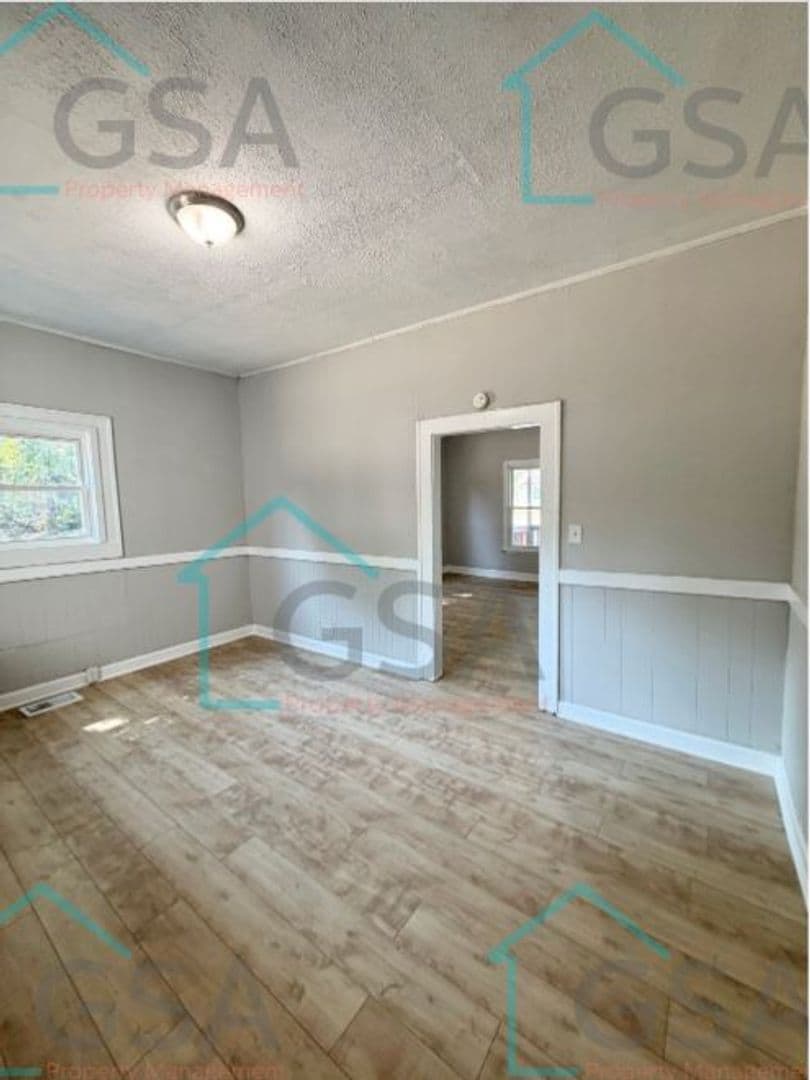 Greenville Apartment: -