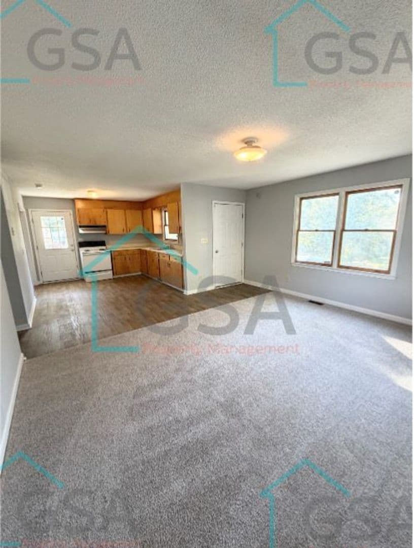Greenville Apartment: -