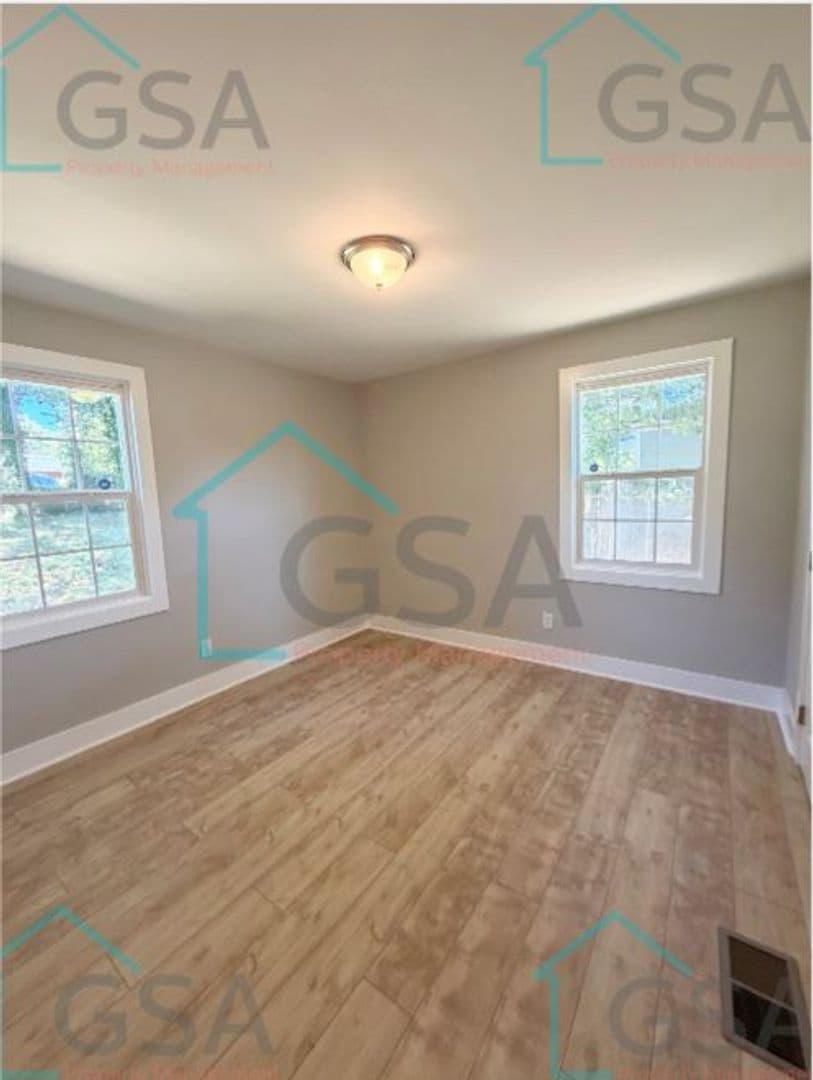 Spartanburg House: 694 Saxon Avenue