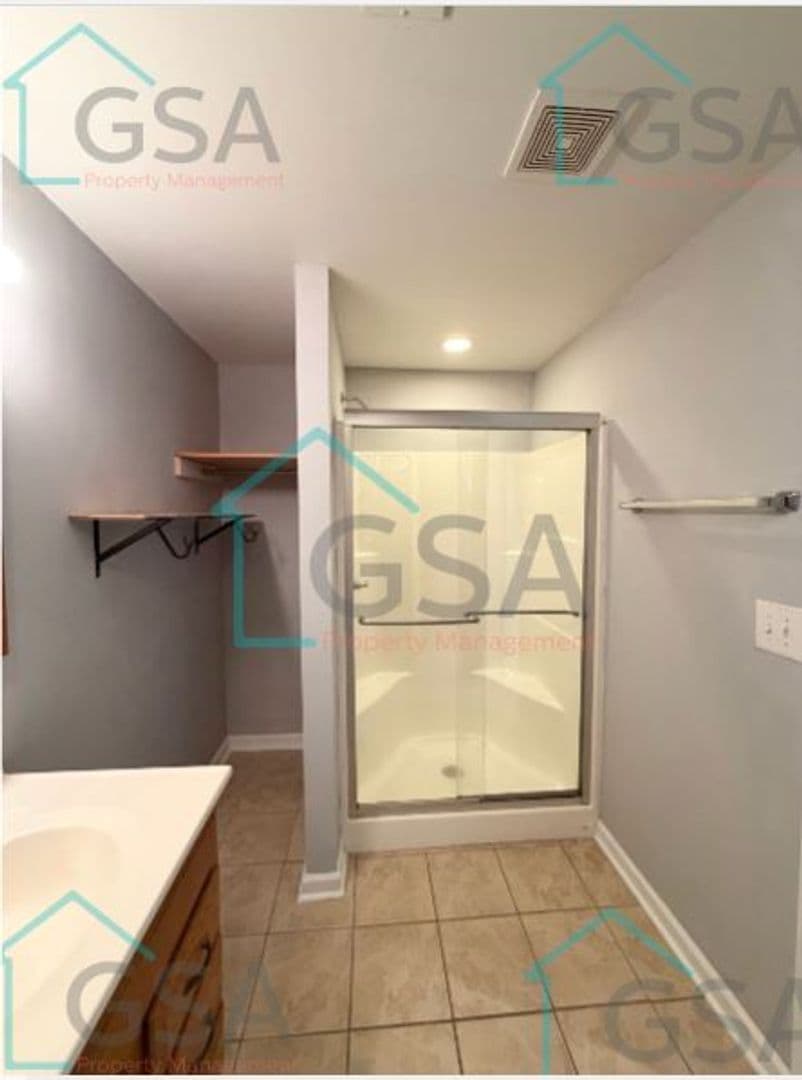 Greenville Apartment: _,_