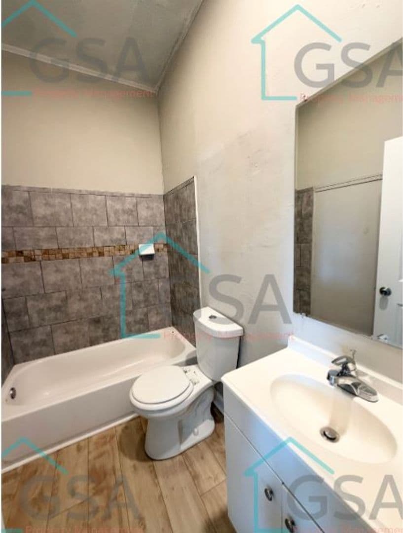 Greenville Apartment: -