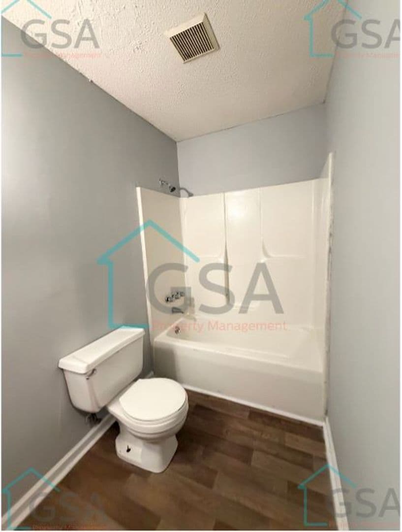 Greenville Apartment: -