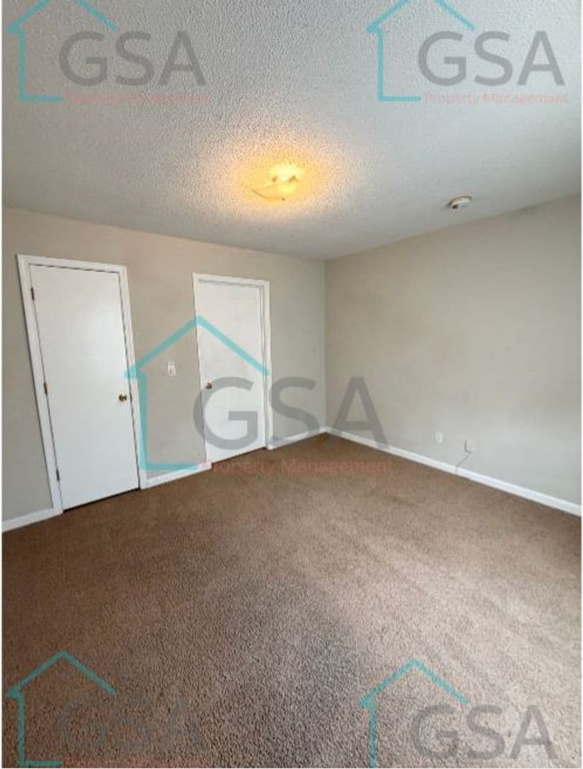 Greenville Apartment: _,_