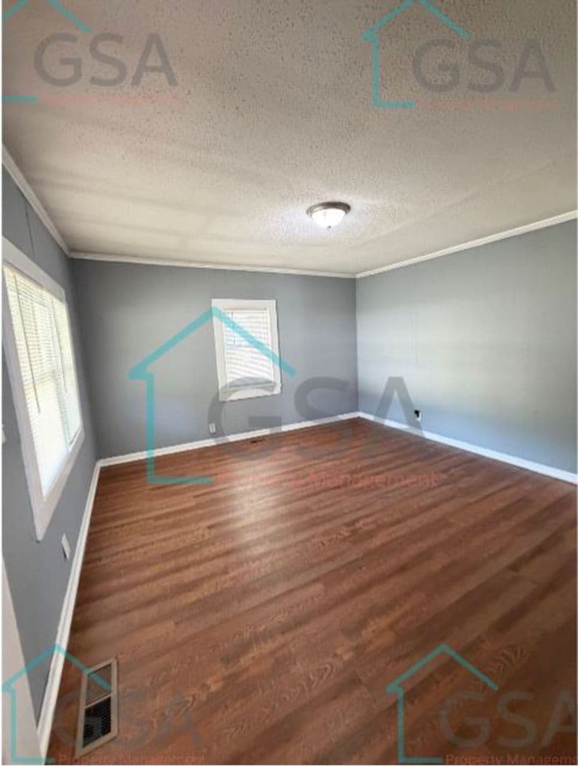 Greenville Apartment: -