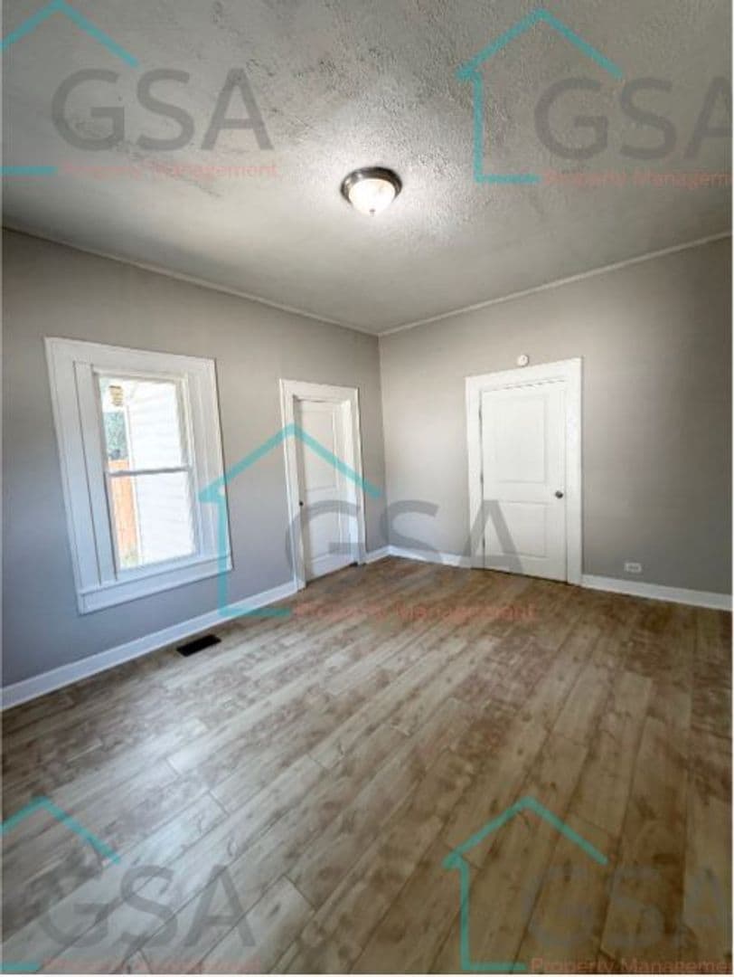 Greenville Apartment: -