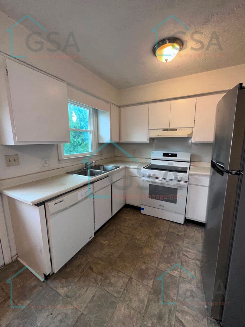 Greenville Apartment: -