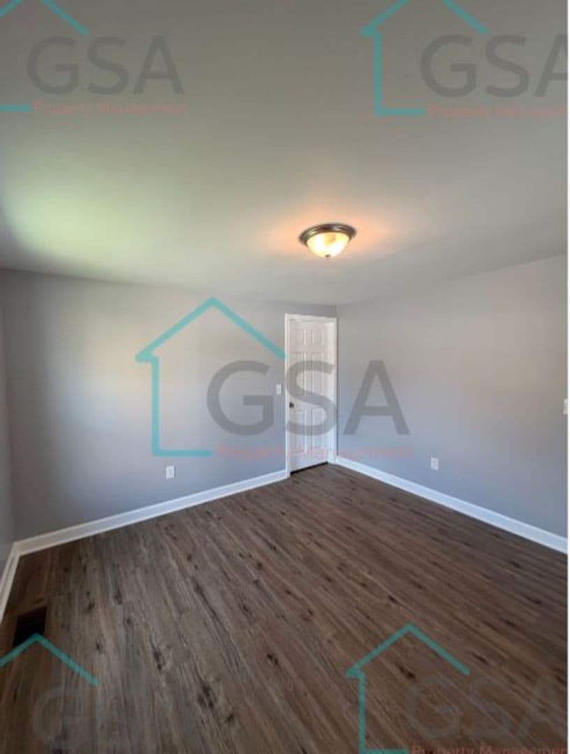 Greenville Apartment: -