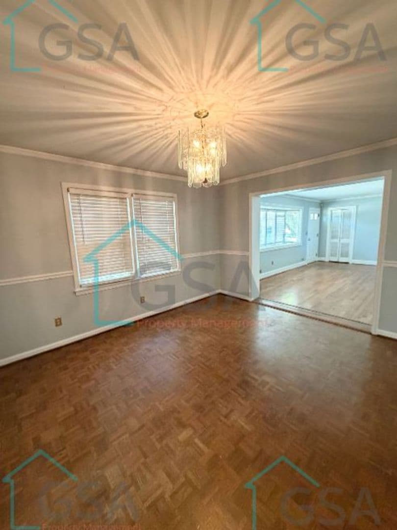 Greenville Apartment: _,_