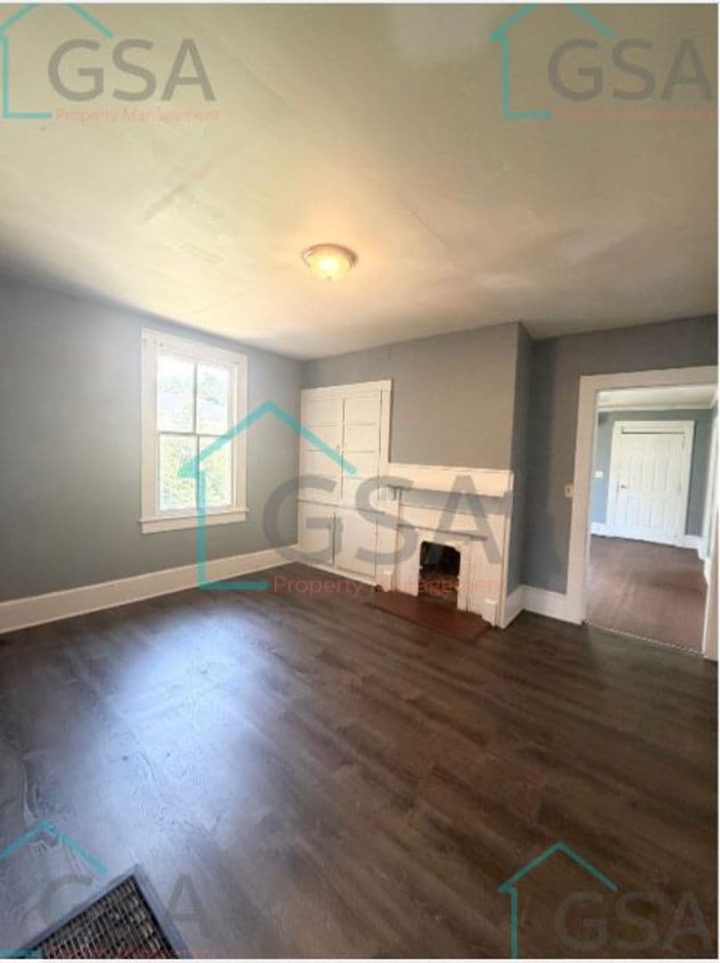 Greenville Apartment: _,_