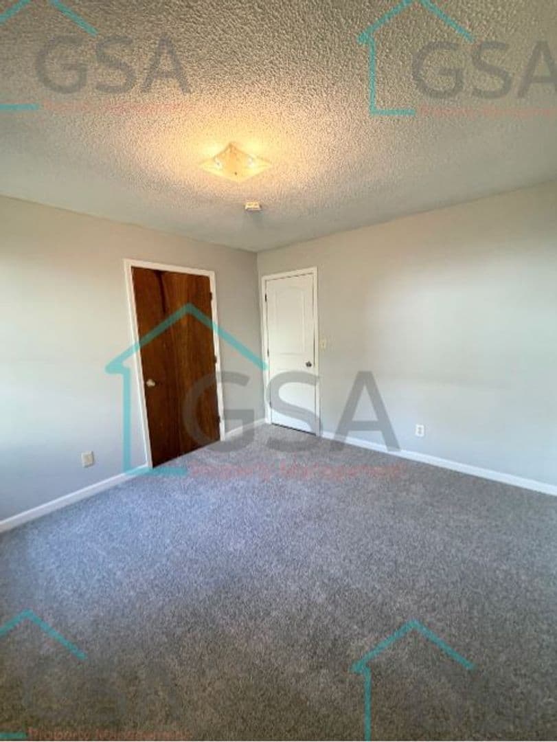 Greenville Apartment: -