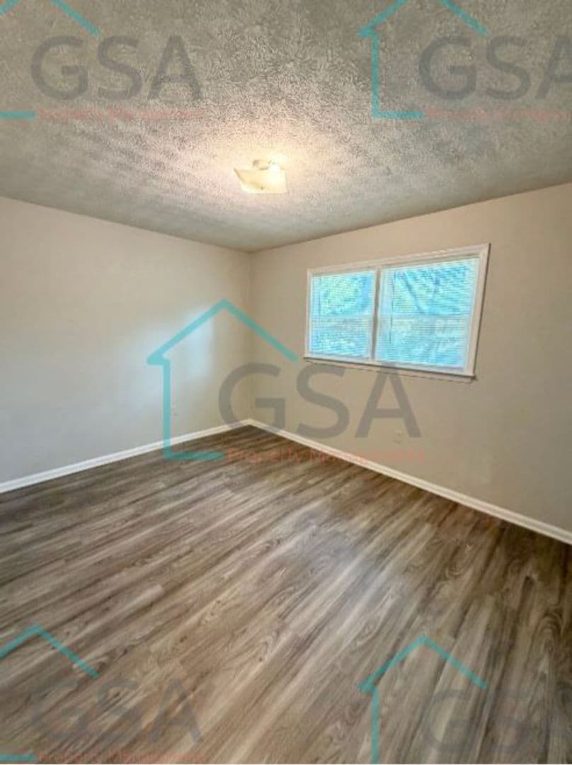 Greenville Apartment: -